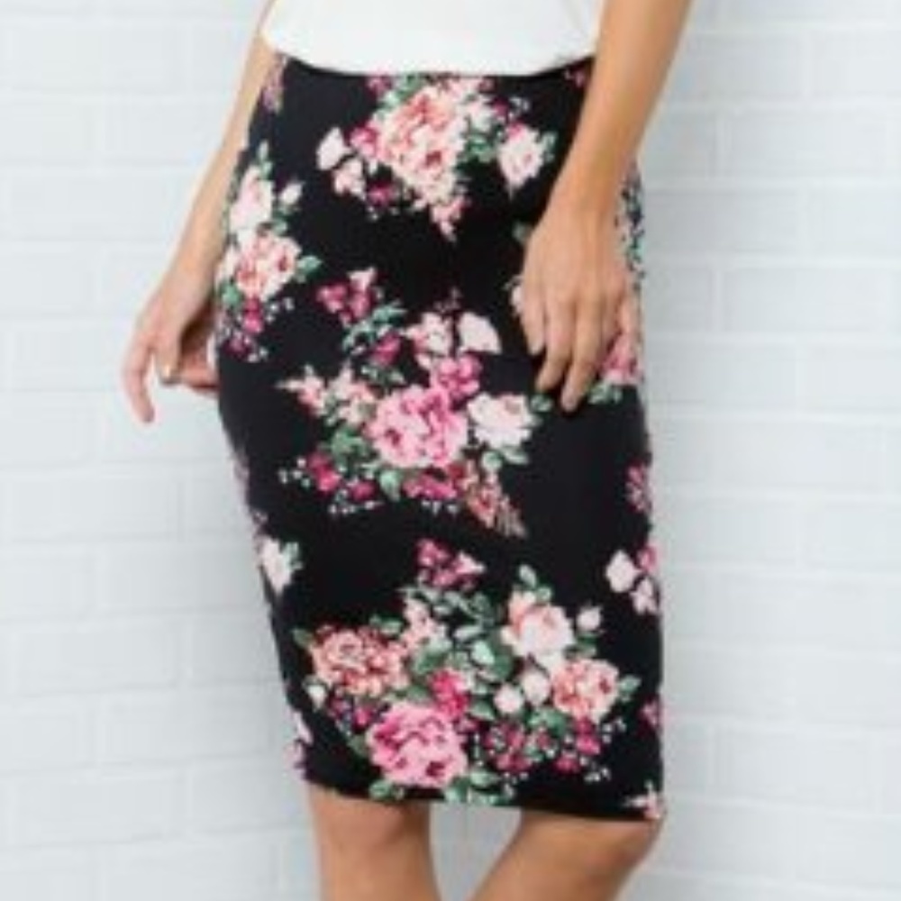 Plus Size Black Floral Pencil Skirt